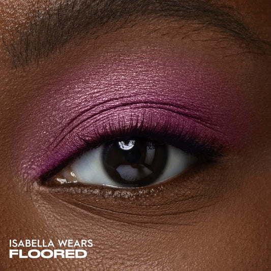 Urban Decay 24/7 Eyeshadow Single crease-free velvet formula enables seamless blending.
