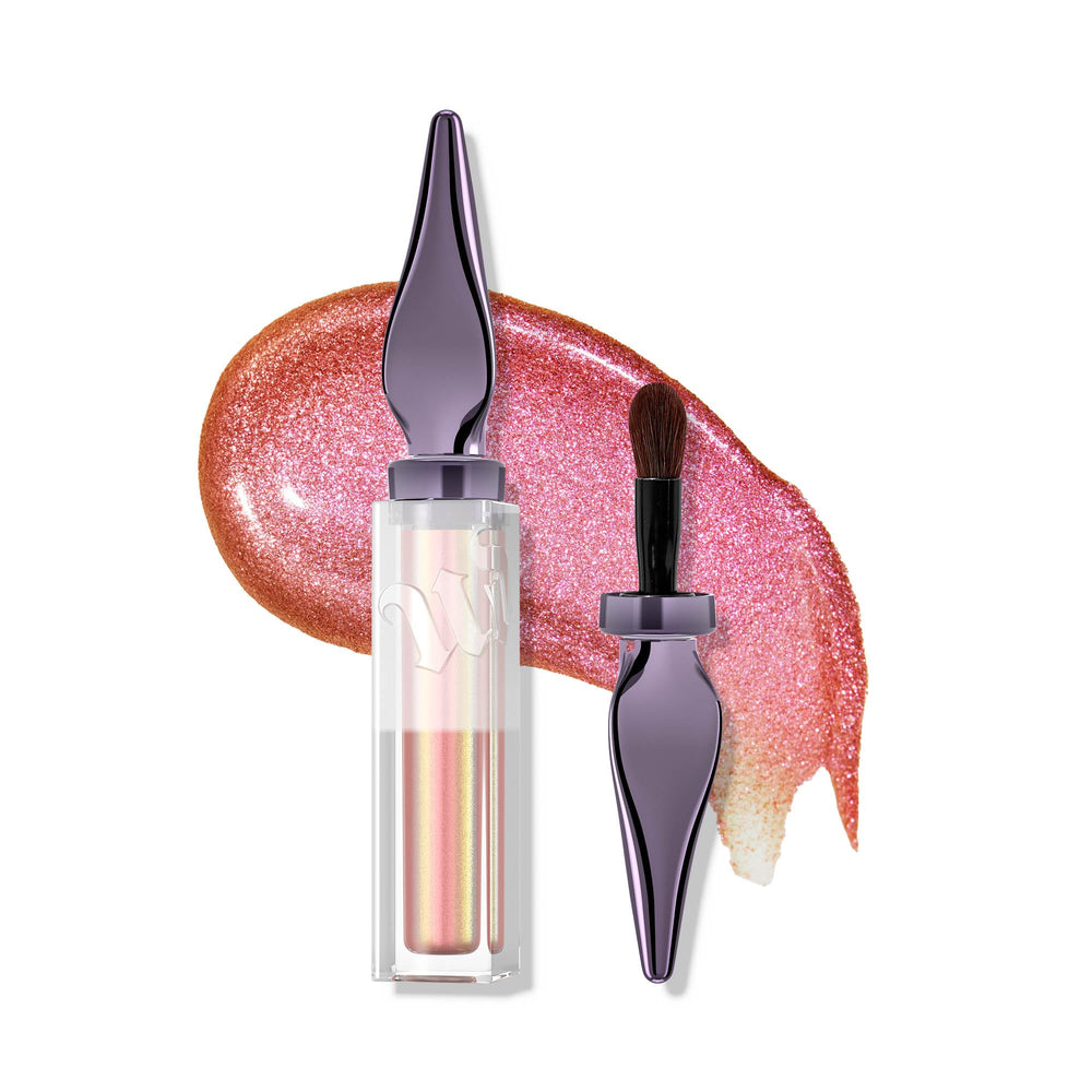 URBAN DECAY Glaze-On built-in brush enables precise, quick application on lids.