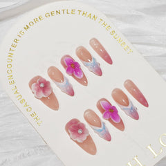 Vanesseva ocean jelly nails evoke tropical vibes and shine