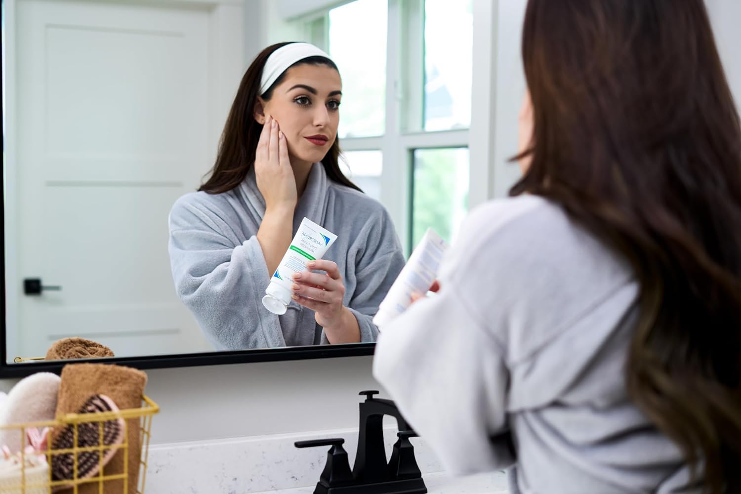 Vanicream Daily Moisturizer swatch on skin demonstrates quick absorption and non-comedogenic formula.