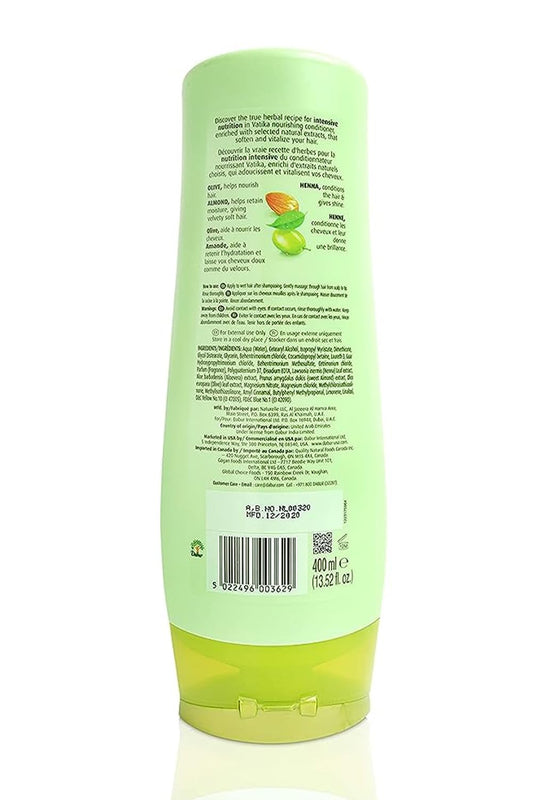 Vatika Naturals Moisturizing Conditioner creamy texture for smooth application.