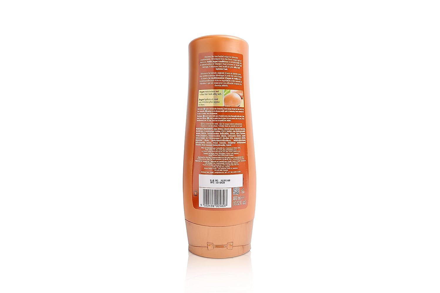 Vatika Naturals Moisturizing Conditioner label closeup highlights daily hydration with natural ingredients.
