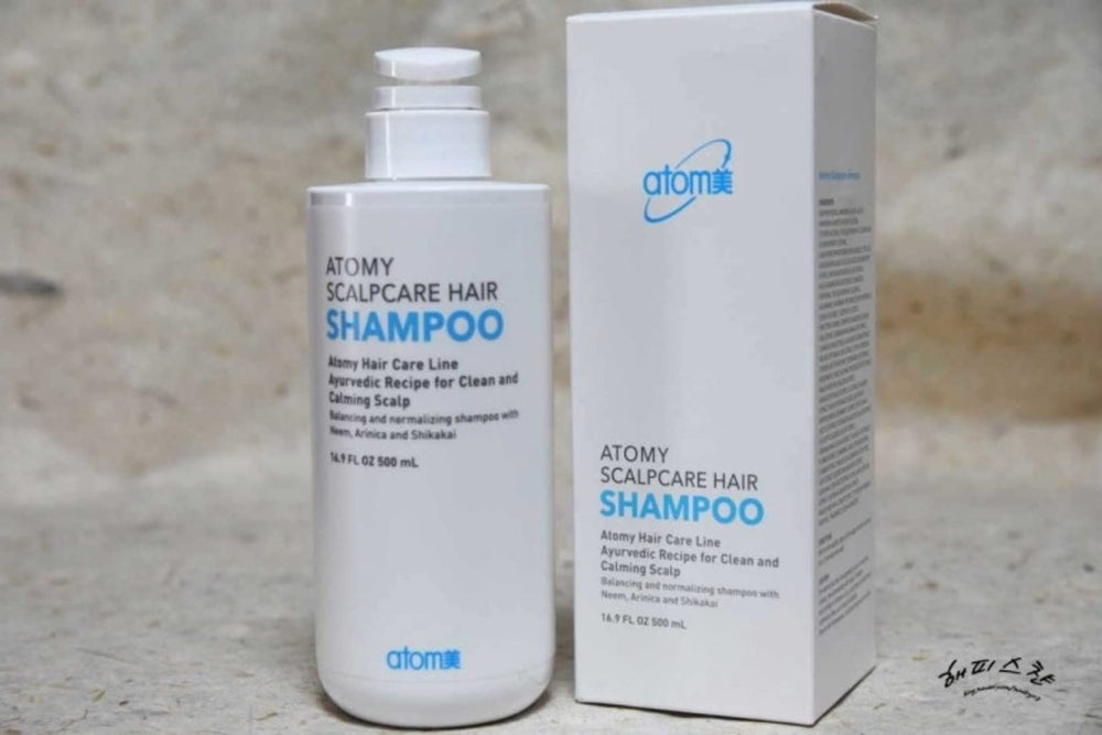 Close-up of rich foam from VAU Atomy shampoo for gentle cleansing.