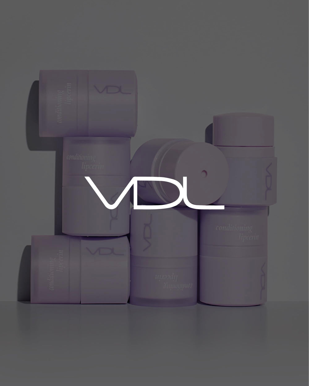 VDL Lipcerin night-care routine scene emphasizes deep hydration overnight