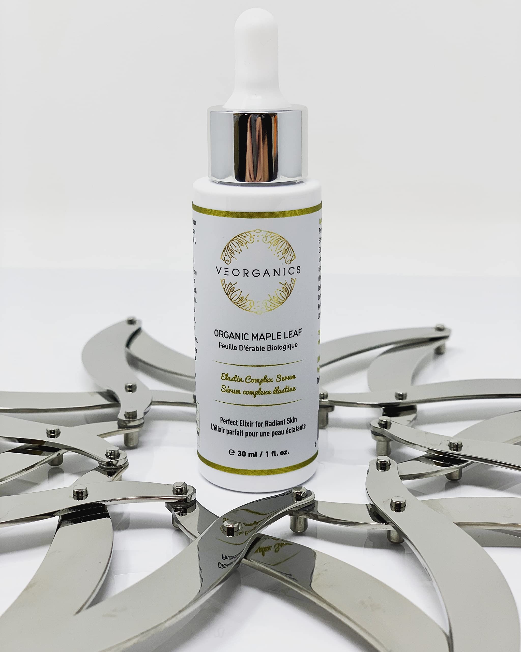VeOrganics Maple Leaf Serum texture shows quick absorption for smoother skin.
