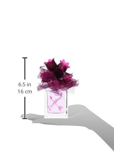 Vera Wang Love Struck spray nozzle close-up, easy-to-apply fragrance for women