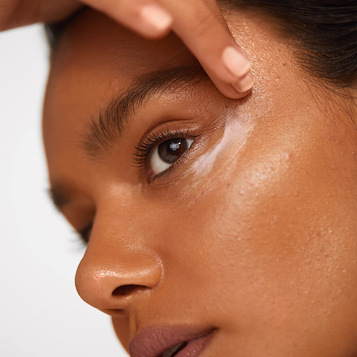 Close-up of algae extract in Versed Zero-G for nourishing feel.