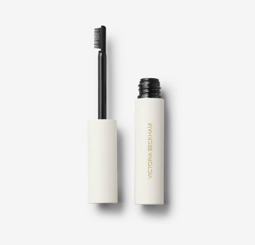 Victoria Beckham Feather Fix Brow compact in Light Brunette delivers precise brow shaping.
