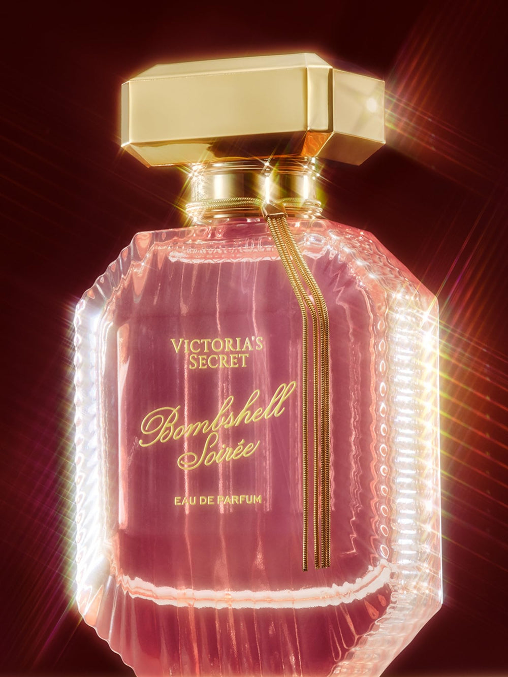 Victoria's Secret Bombshell Soiree spray applicator demonstrates easy use