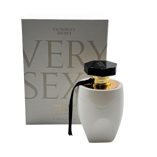 Very Sexy Oasis floral heart notes highlighted on packaging.