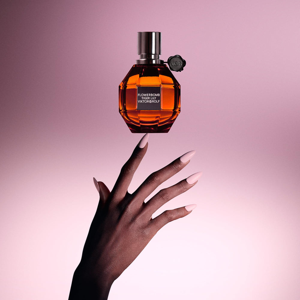 Viktor&Rolf Flowerbomb Tiger Lily bottle display—eye-catching premium packaging.