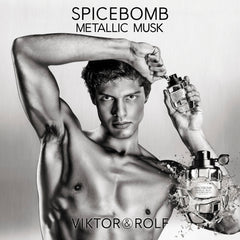 Viktor&Rolf Spicebomb Metallic Musk spray mist delivering spicy musk aroma