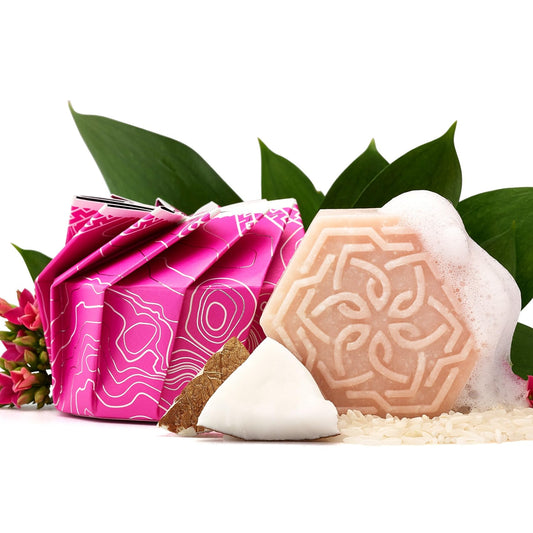 Viori Coconut Bliss Advanced Repair Bar ready to lather for dry hair care.