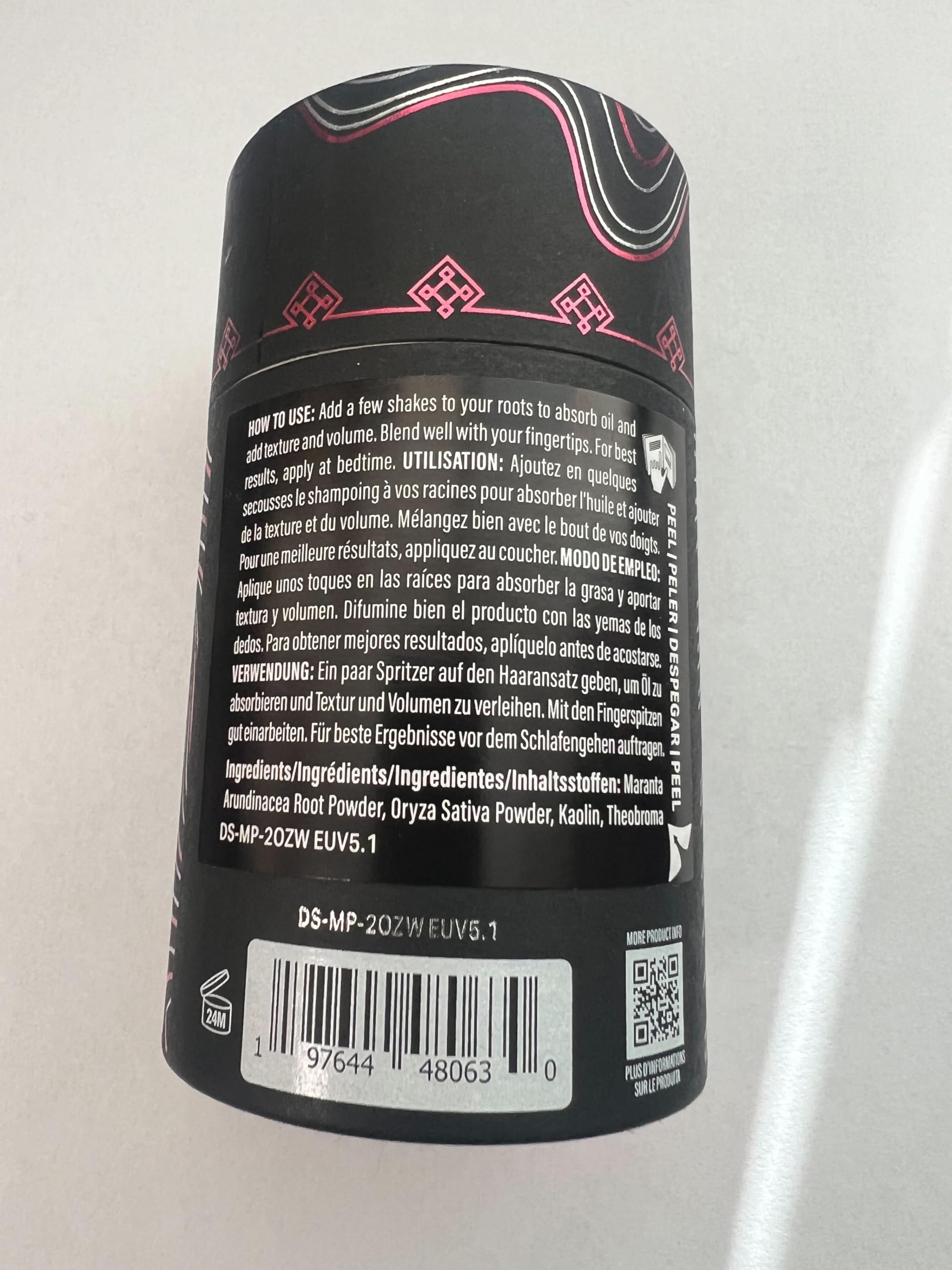 Viori dry shampoo powder leaves a matte finish with no visible residue.
