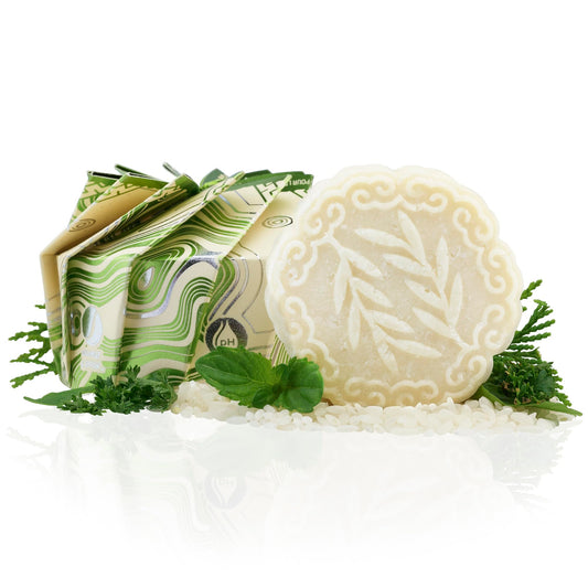 Viori Tea Tree Mint Shampoo Bar packaging highlights plastic-free design.