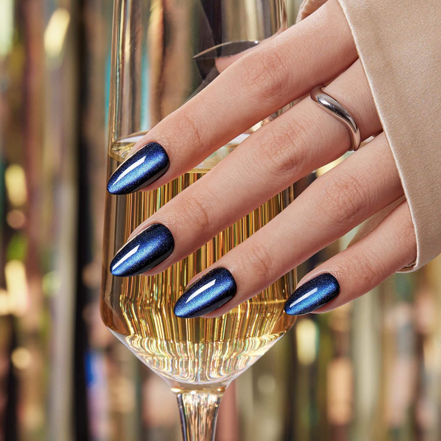 VSALON Salon-Grade UV Gel Finish delivers glossy, long-lasting shine.
