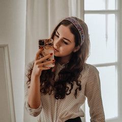 Wecoe rhinestone headband comes in gift-ready packaging for gifting occasions.