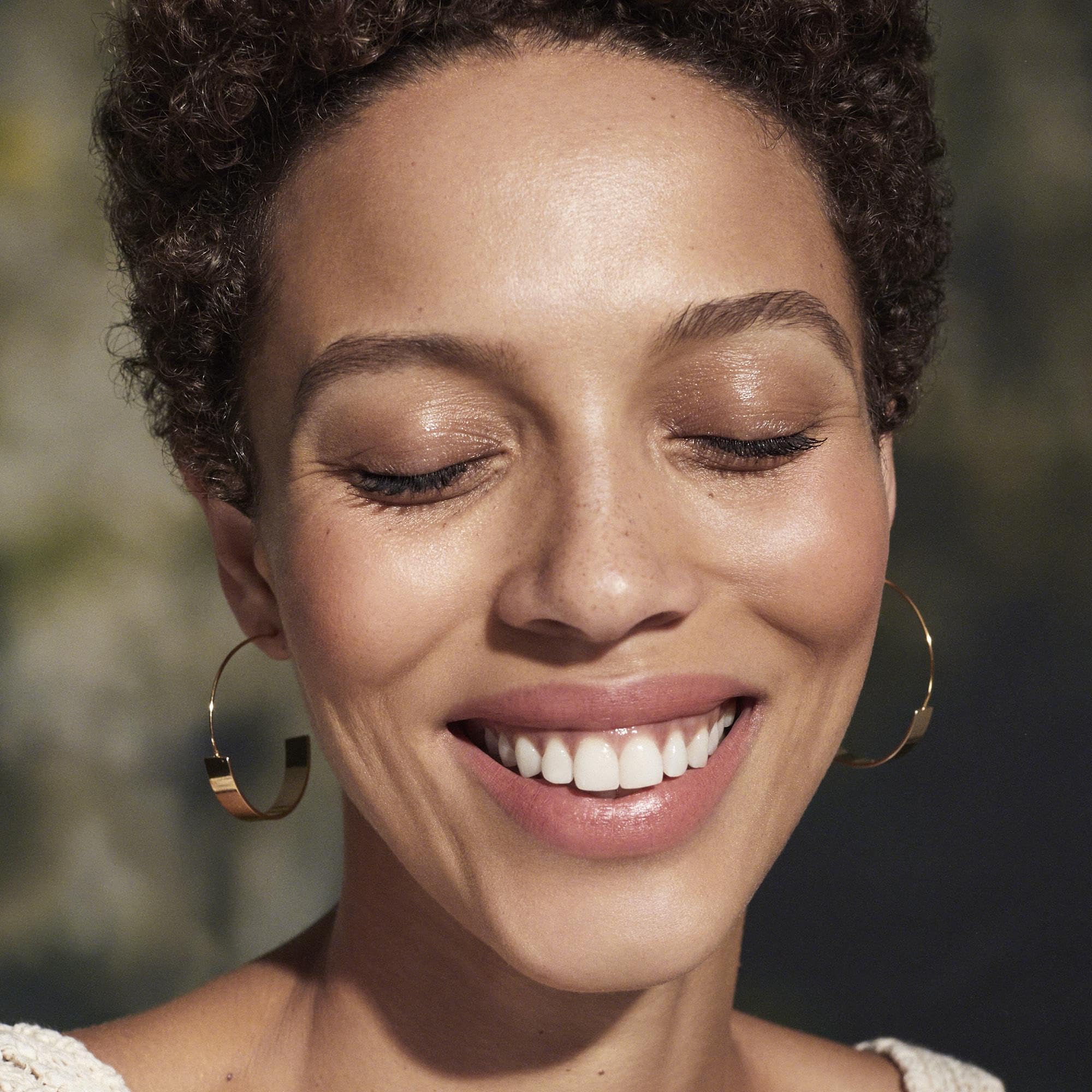 Well People Bio Powder Foundation vegan and cruelty-free branding with clean beauty promise.