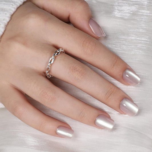 Winibeauty Moonlit Pearl nails glue provides lasting hold for everyday wear