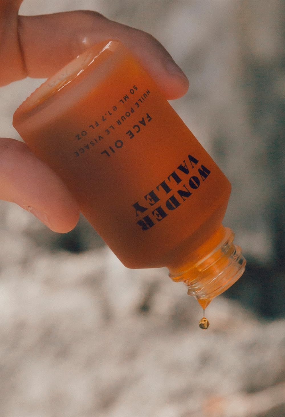 Wonder Valley Face Oil neroli aroma highlights calming, spa-like scent.