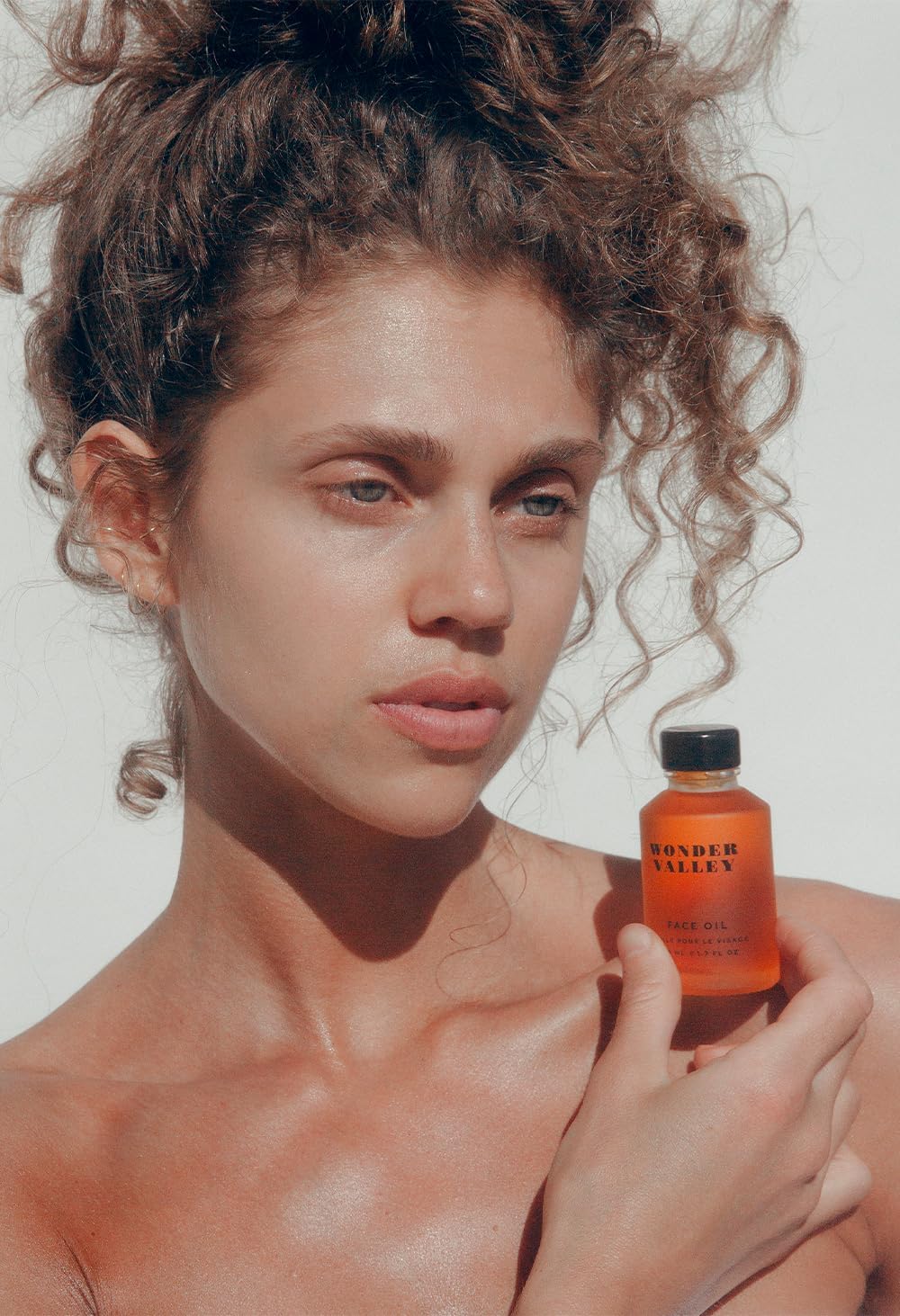 Wonder Valley Face Oil olive oil ingredient supports nourished, balanced skin.