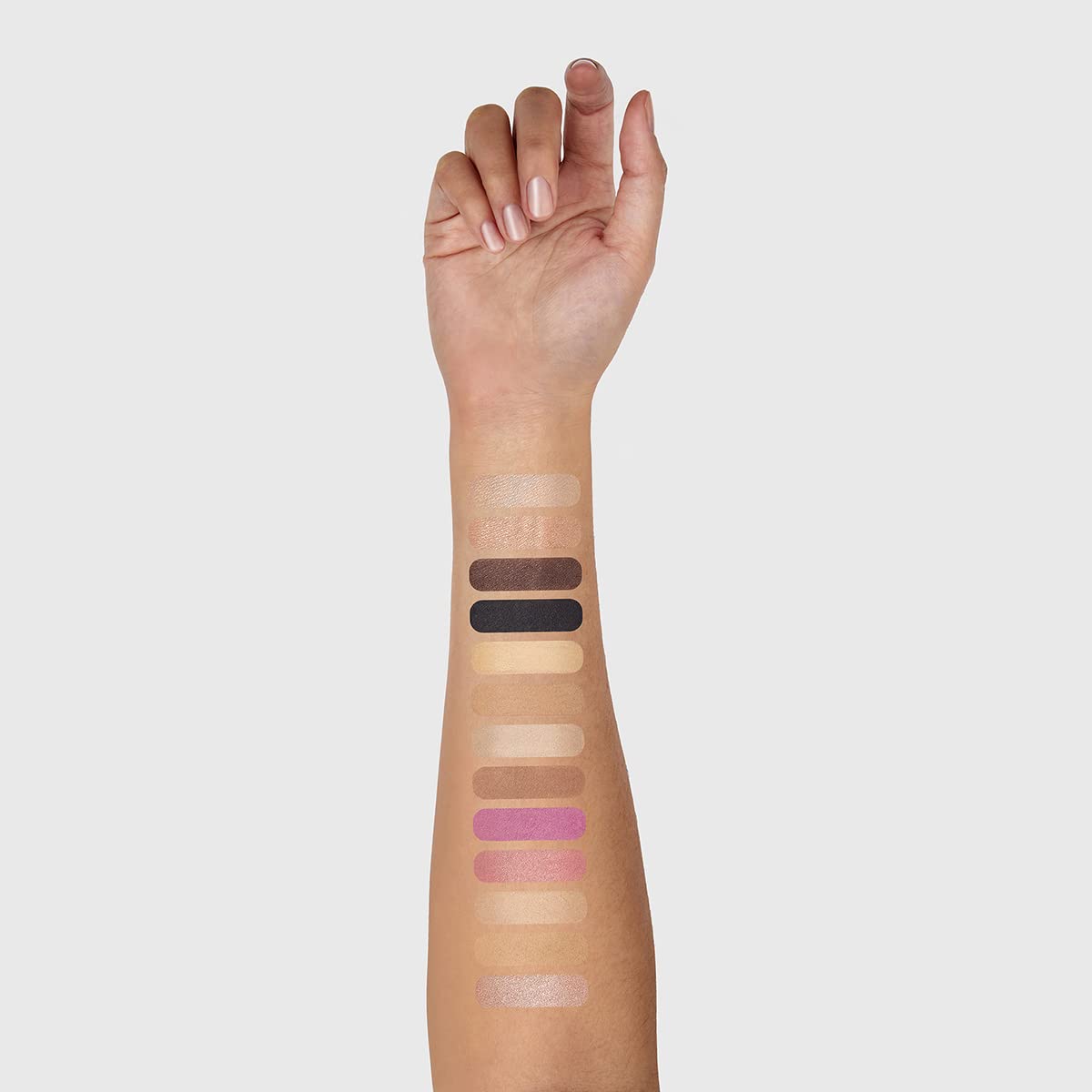 Woosh foundation powders for even skin tone and a natural finish