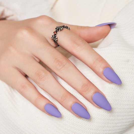 WOOYAS 24-piece nail kit with adhesive tabs for secure wear at home.