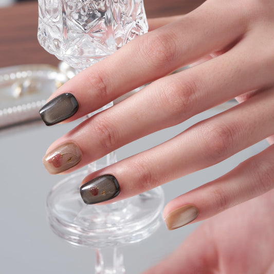 Wooyas short oval Desert Rose nails offer reusable, easy removal for busy evenings.