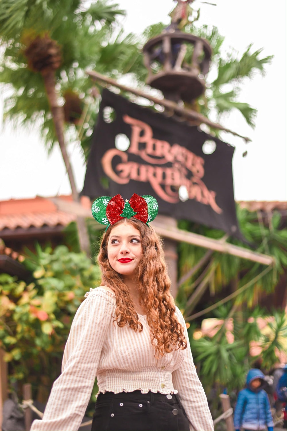 WOVOWOVO polyester-sequin headband provides soft, durable wear