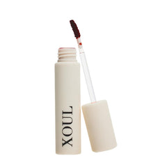 XOUL FreeSize Lifter 32% tube swatch demonstrates lift and lip smoothness for a natural look.
