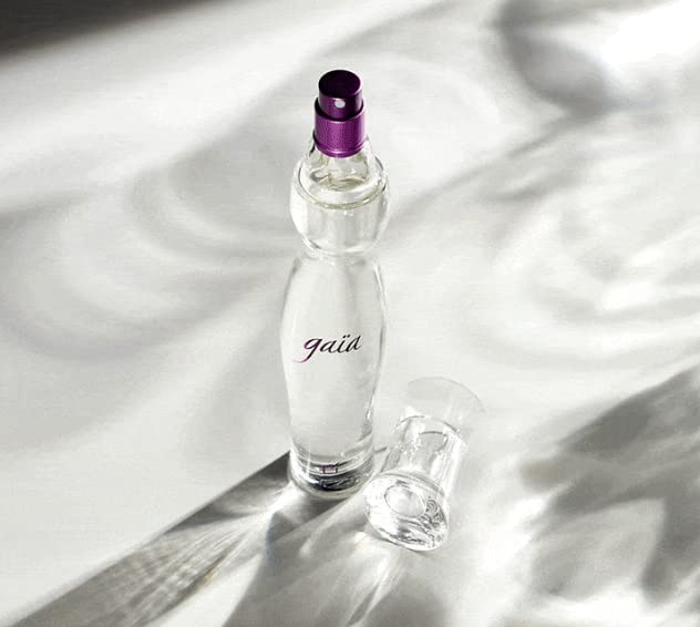Yanbal Gaia floral note with rose accent hinting fresh femininity.