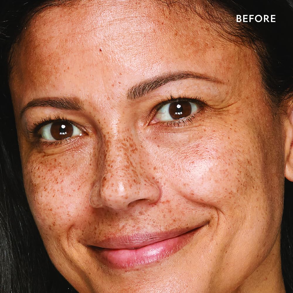 YENSA Silk Concealer demonstrates crease-free texture on skin.