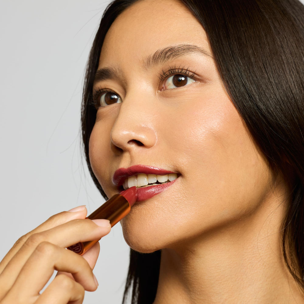 YENSA Charm lipstick pigment intensity emphasizing bold color payoff