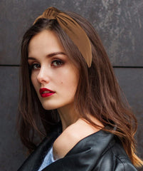 Yetasi close-up top knot reveals refined detailing and comfortable grip.