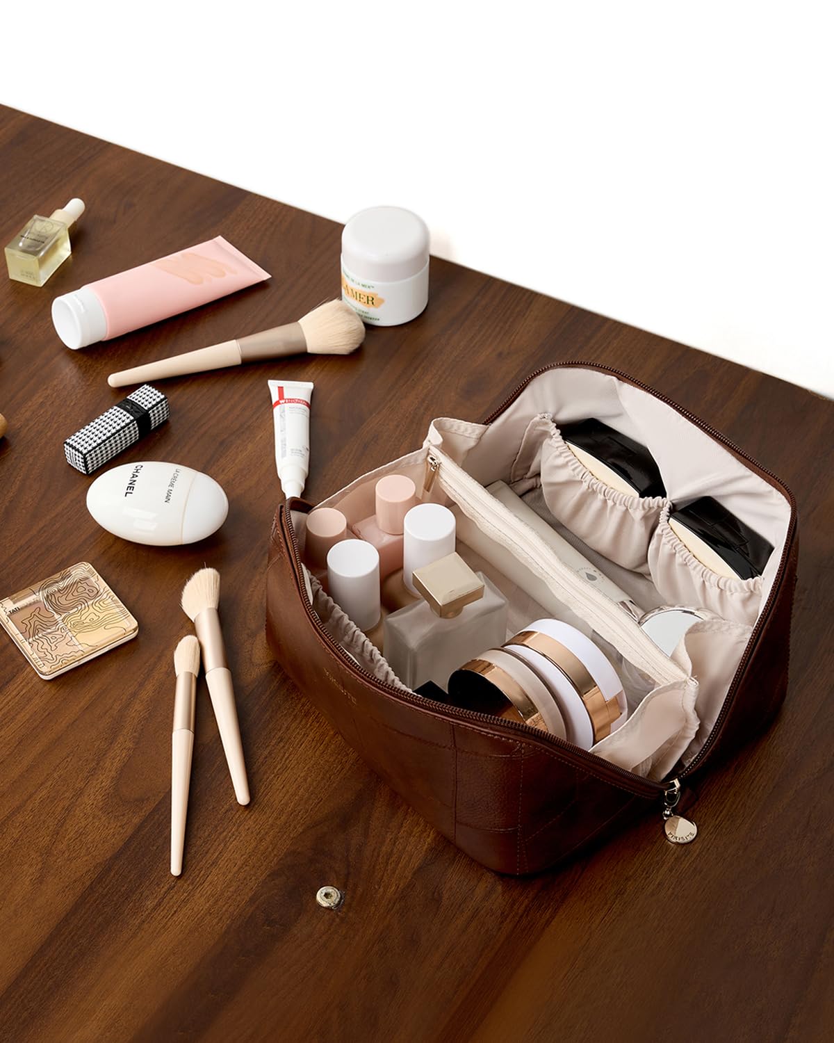 Yikisite makeup bag waterproof PU leather resists splashes and cleans easily