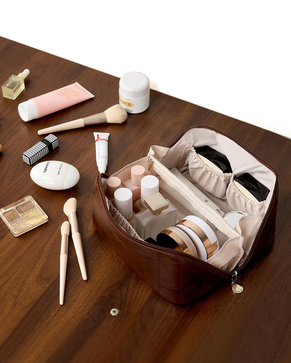 Yikisite makeup bag waterproof PU leather resists splashes and cleans easily