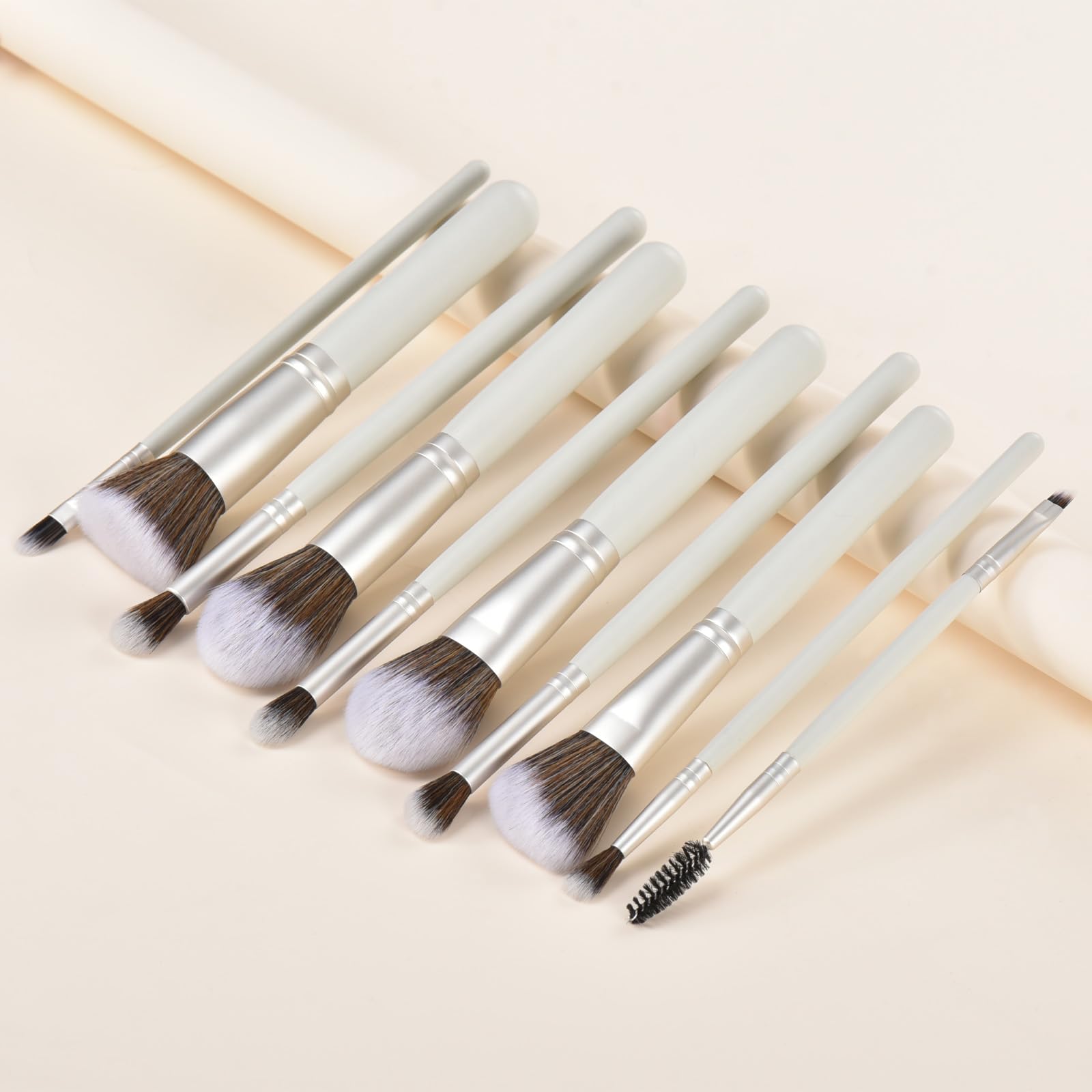 YJ-Anyue purple gift case keeps brushes organized and ready.