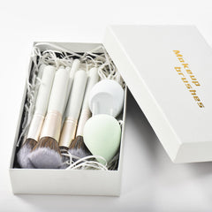 YJ-Anyue powder and blush brush offering seamless coverage.