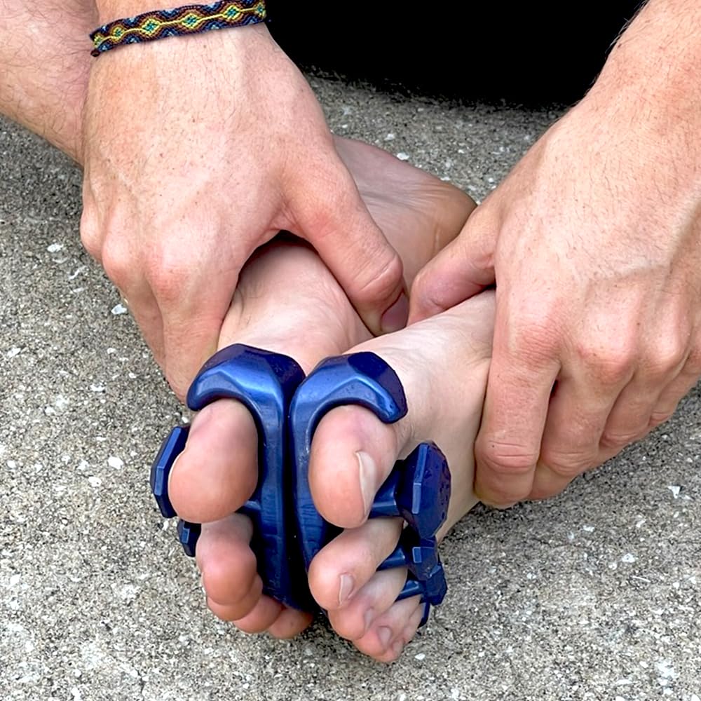YogaToes Gems for Men BPA-free gel promotes comfortable, safe toe separation.
