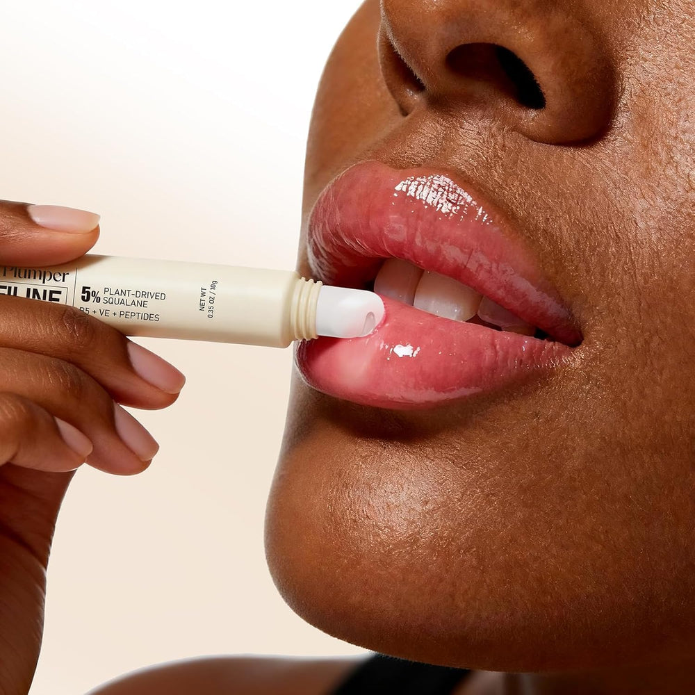 YouthVibe non-sticky gloss finish on lips provides hydrating shine