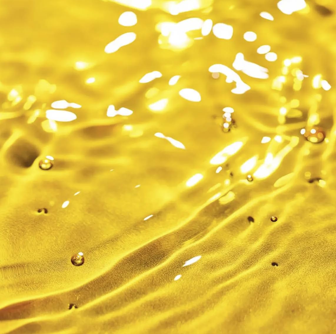 Yves Rocher blue agave polysaccharides closeup highlighting nourishing scalp support.