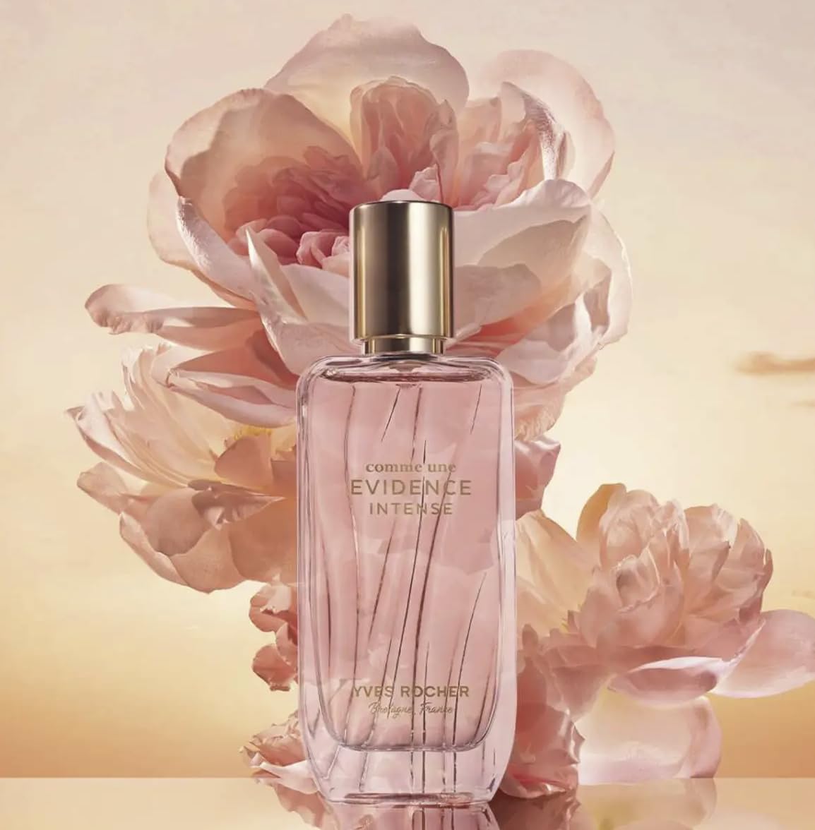 Yves Rocher Comme Une Evidence Intense damask rose note delivers honeyed, velvety scent.