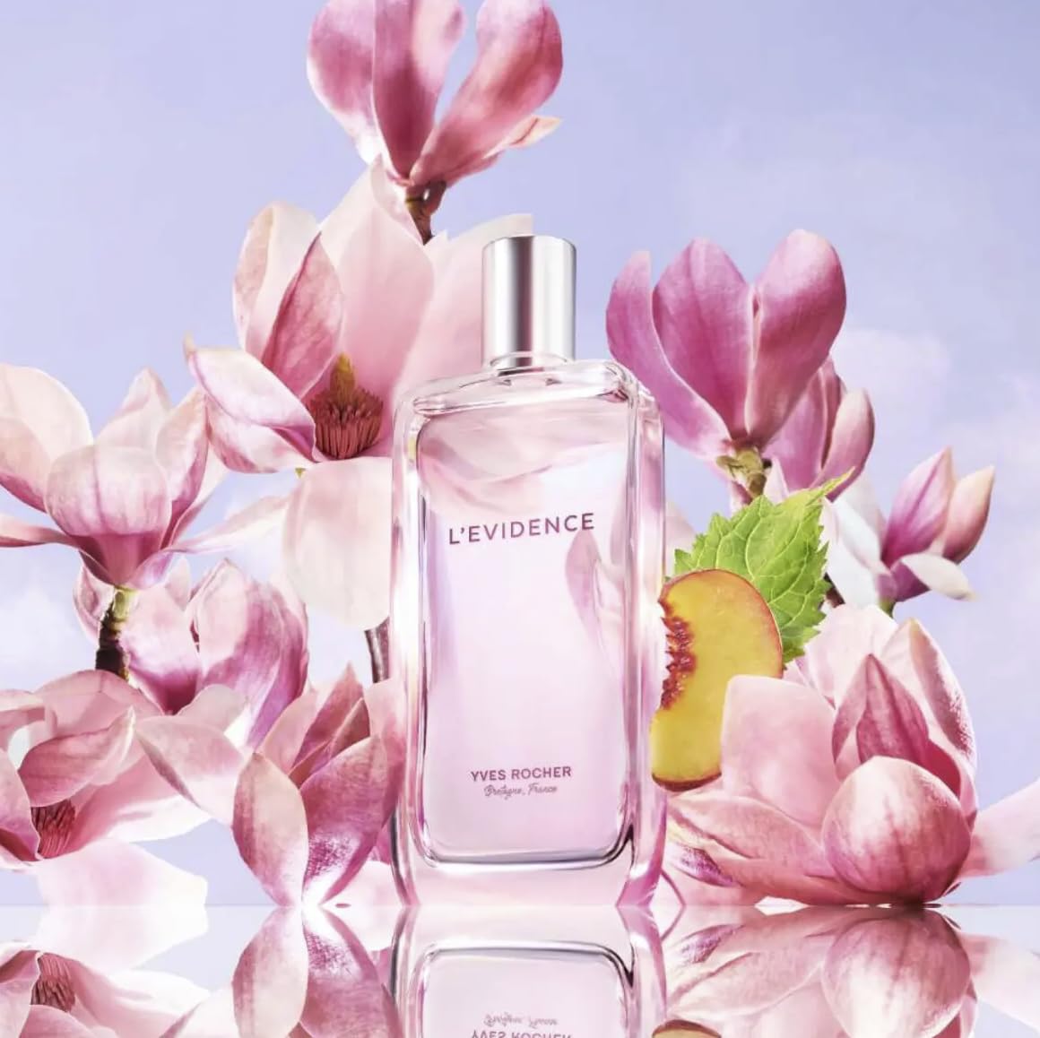 Yves Rocher Evidence application gesture, spray neck and wrists for balanced wear.