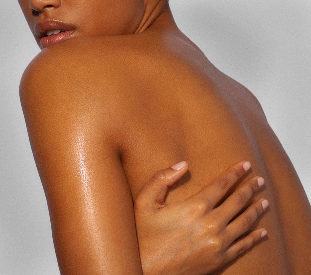 Yves Rocher Monoï de Tahiti oil shimmering pearls add a subtle glow