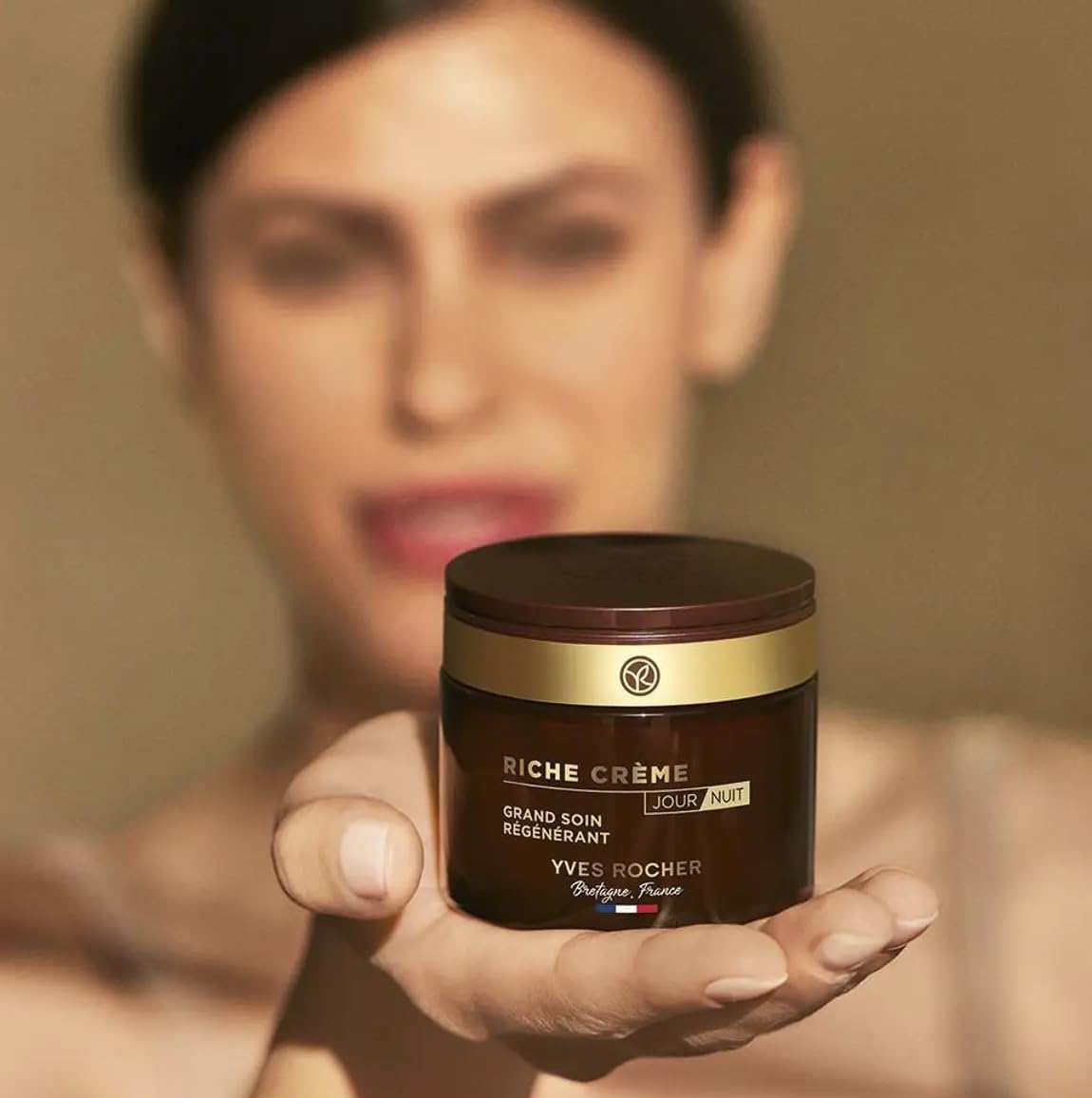 Close-up of Yves Rocher Riche Creme demonstrating melt-in texture.
