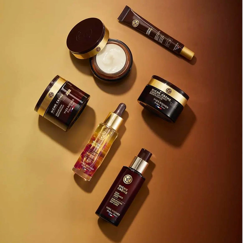 Packaging box of Yves Rocher Riche Creme on display.