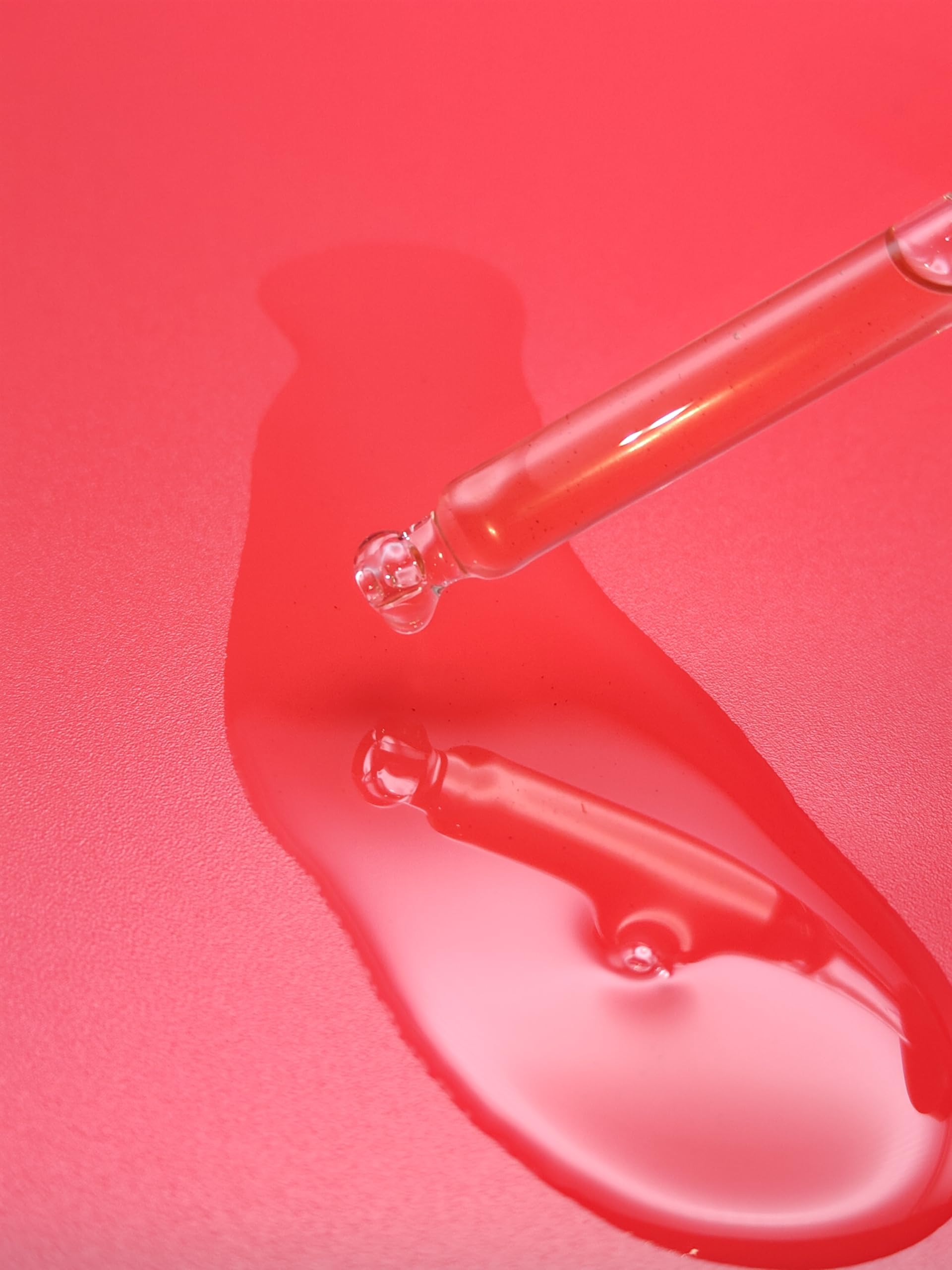 Zanichigo Ruby Hair Oil nigella seeds, highlighting scalp moisture.