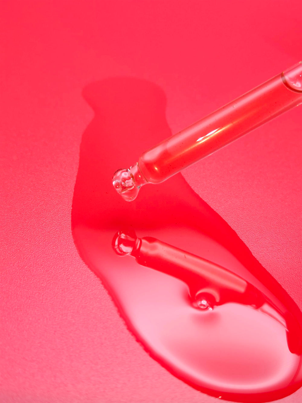 Zanichigo Ruby Hair Oil nigella seeds, highlighting scalp moisture.