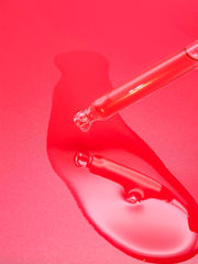 Zanichigo Ruby Hair Oil nigella seeds, highlighting scalp moisture.