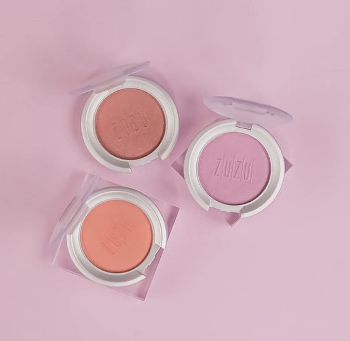 Zuzu Luxe Samba warm bronze tone on cheek for natural glow.